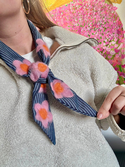 Sjaaltje met vilten bloemen