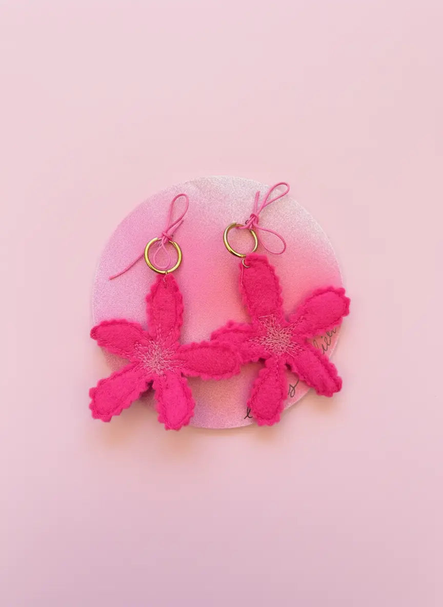 Roze bloemen oorbellen