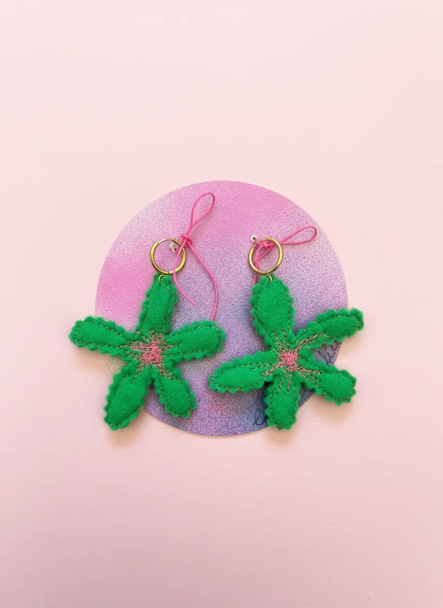 Groene bloemen oorbellen